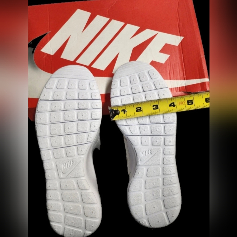 Nike Girls Roshe One (GS) White/White-Wolf Grey Athletic Shoes Sneakers Size 6.5 - Picture 11 of 14